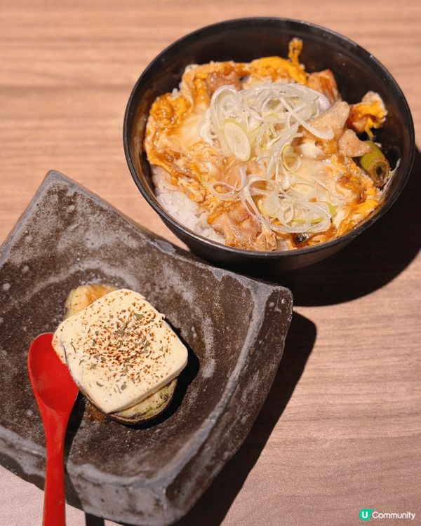 餐廳主打炭火燒鳥與招牌「水煮鍋」