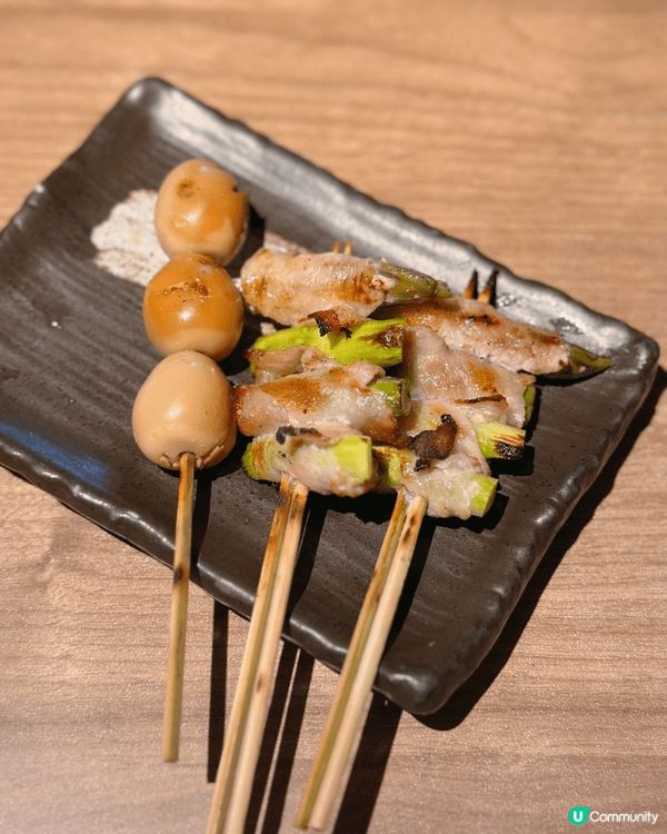 餐廳主打炭火燒鳥與招牌「水煮鍋」