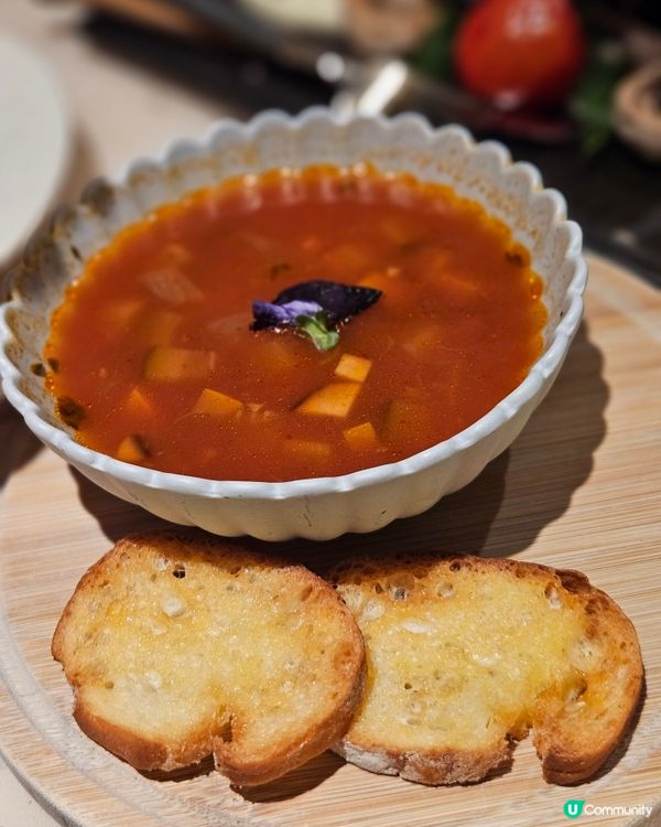 成日去位於銅鑼灣世貿花廚餐廳食下午茶。