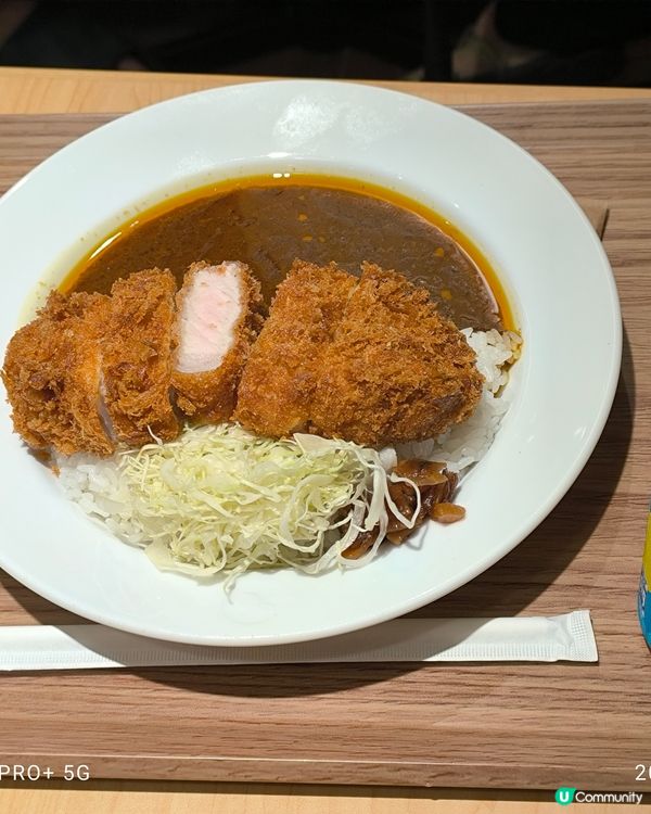 炸豬扒可選厚薄，除炸豬扒，還有坐開炸紅唐揚雞炸池魚，多種醬汁...