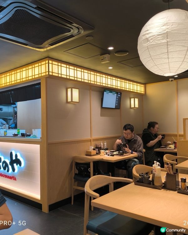 炸豬扒可選厚薄，除炸豬扒，還有坐開炸紅唐揚雞炸池魚，多種醬汁...