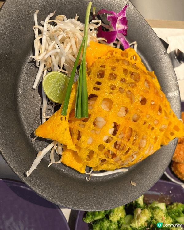 我和朋友去食沙田的西餐,叫Butlery, 好好味,餐廳內也...