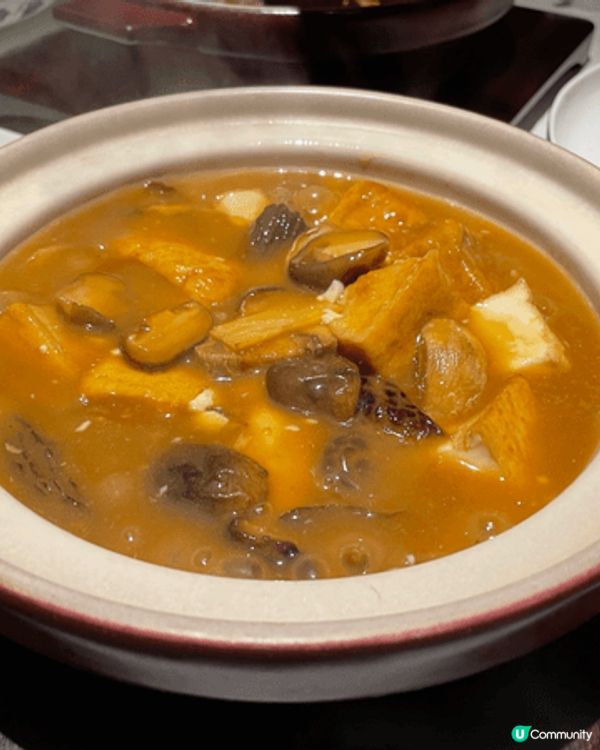 炳勝品味，臘味煲仔飯好香口，魚塊煲及豆腐鍋都好惹味，燒雞夠脆...