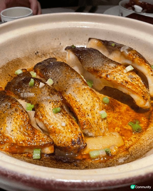 炳勝品味，臘味煲仔飯好香口，魚塊煲及豆腐鍋都好惹味，燒雞夠脆...