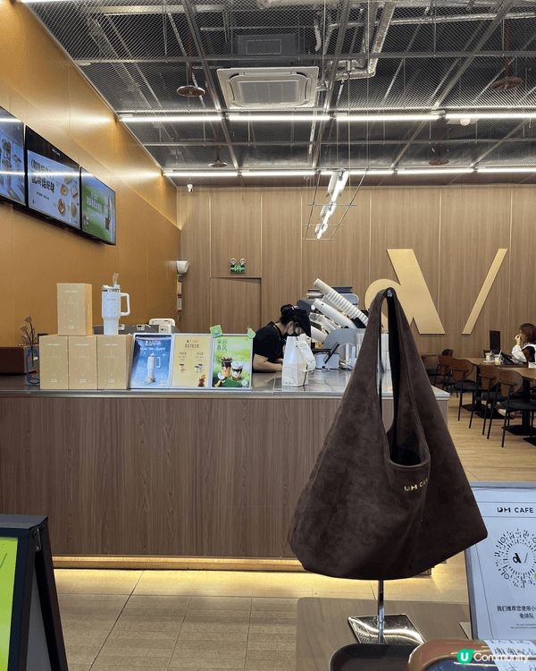 深圳北崗廈站新開嘅DM Coffee，環境時尚舒適，設計簡約...