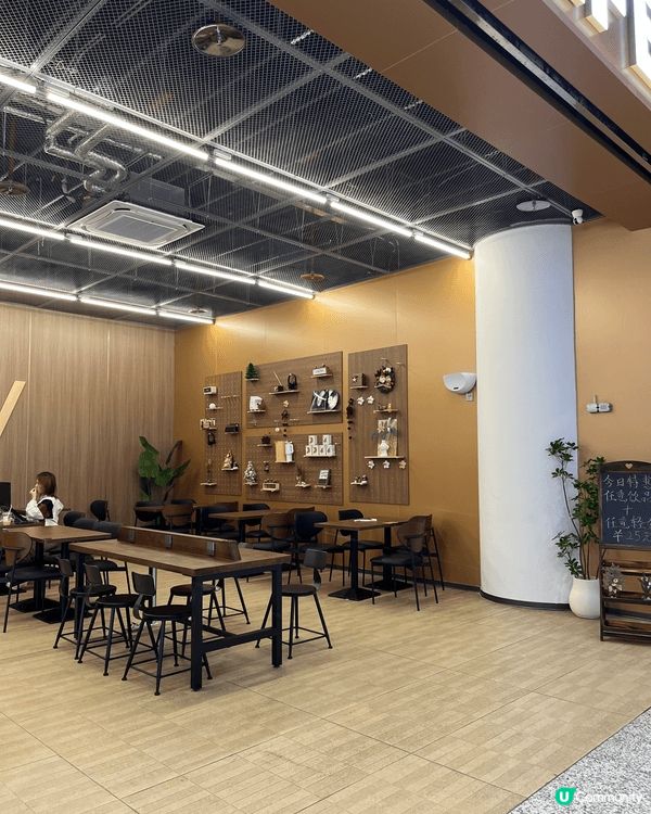 深圳北崗廈站新開嘅DM Coffee，環境時尚舒適，設計簡約...