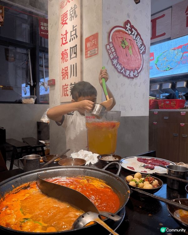 食周圍都係嘅馮校長火鍋