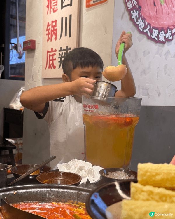 食周圍都係嘅馮校長火鍋