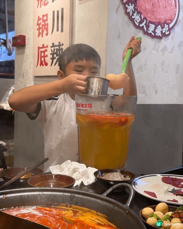 食周圍都係嘅馮校長火鍋