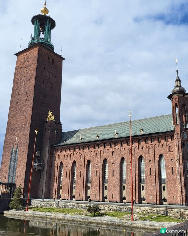 瑞典斯德哥爾摩， 一個現代化但也擁有歷史的城市。 乘着船在市...