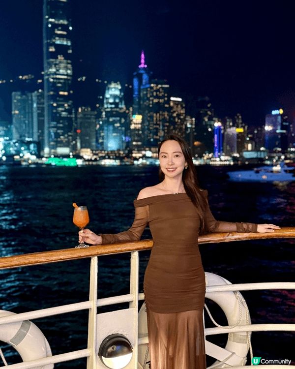 我宣佈呢度係全香港最 Chill 既酒吧！ 係由天星小輪改裝...