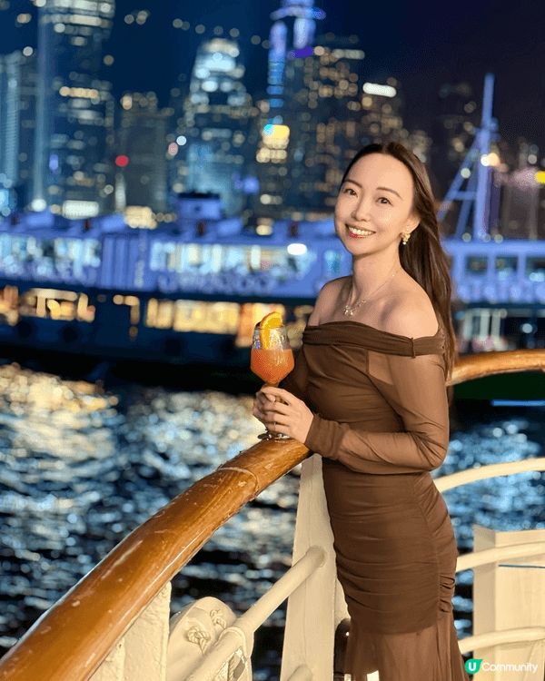 我宣佈呢度係全香港最 Chill 既酒吧！ 係由天星小輪改裝...