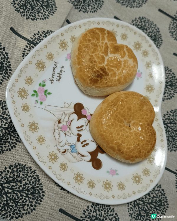 恆香老餅家是香港元朗著名的百年老字號，其招牌老婆餅以新鮮手工...