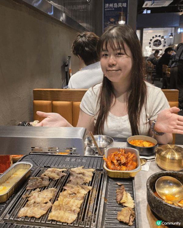 深圳，海雅繽紛城，寵物店內擼貓貓，店內的貓貓都很乖很親人，亦...