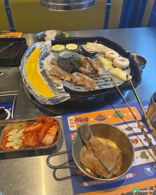 第一張是自助烤肉，價錢合理，食物種類多，環境乾淨；第二張是F...