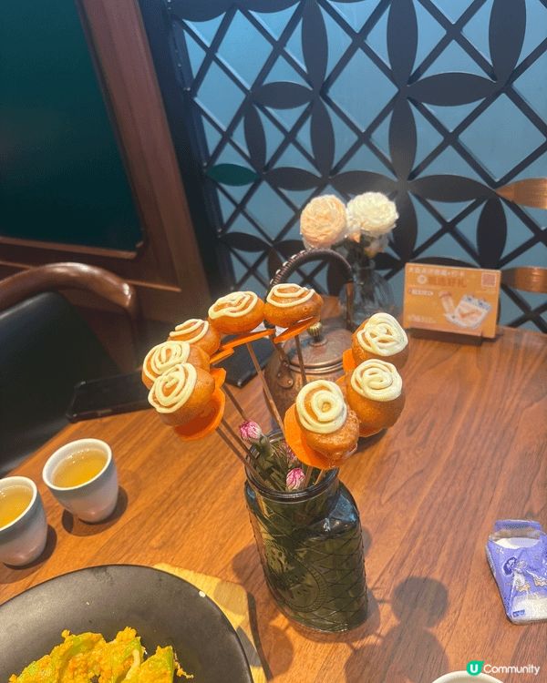 第一張是自助烤肉，價錢合理，食物種類多，環境乾淨；第二張是F...