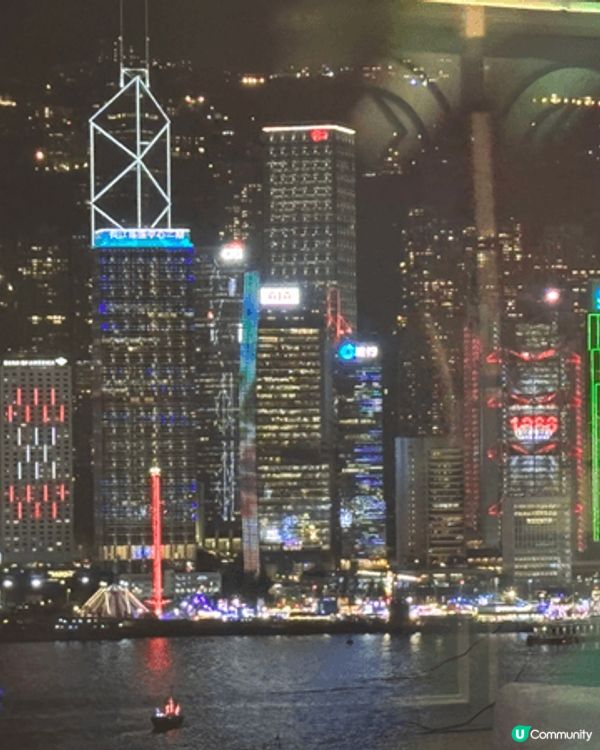 第一張是自助烤肉，價錢合理，食物種類多，環境乾淨；第二張是F...