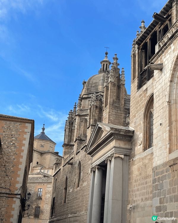 西班牙擁有豐富的大教堂和博物館資源，例如聖家堂博物館展示高迪...