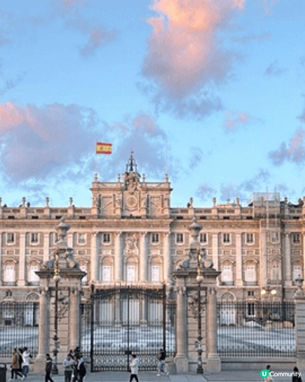 西班牙擁有豐富的大教堂和博物館資源，例如聖家堂博物館展示高迪...