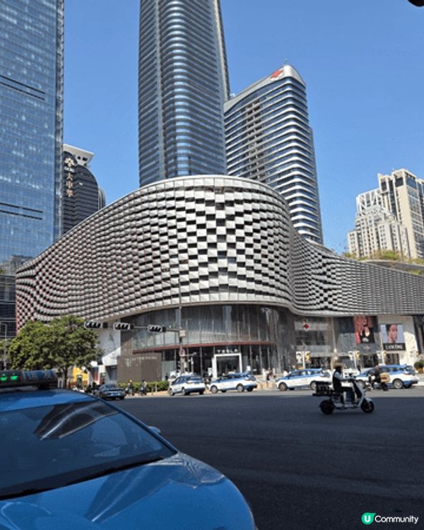 深圳福田大型商埸，交通方便，打卡好地方，美食包羅萬有，商店服...