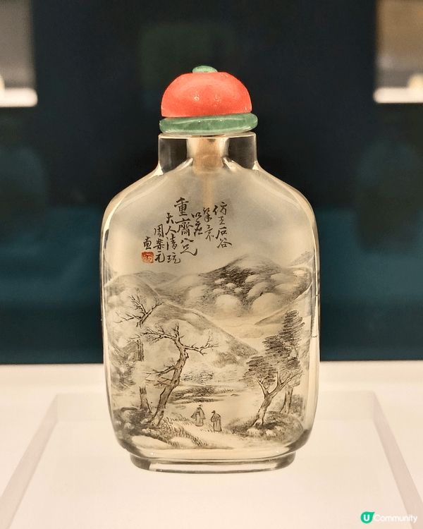 今天去香港藝術館看一個令我大開眼界的鼻煙壺展覽, 鼻煙壺雖僅...