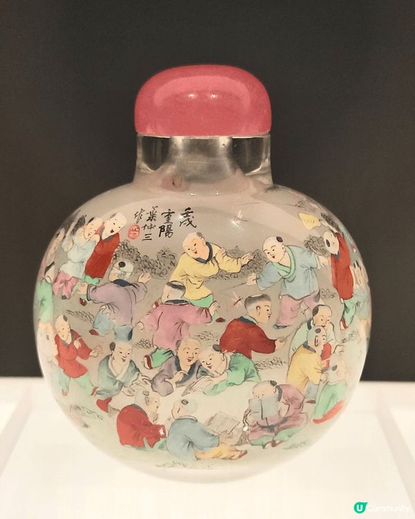 今天去香港藝術館看一個令我大開眼界的鼻煙壺展覽, 鼻煙壺雖僅...