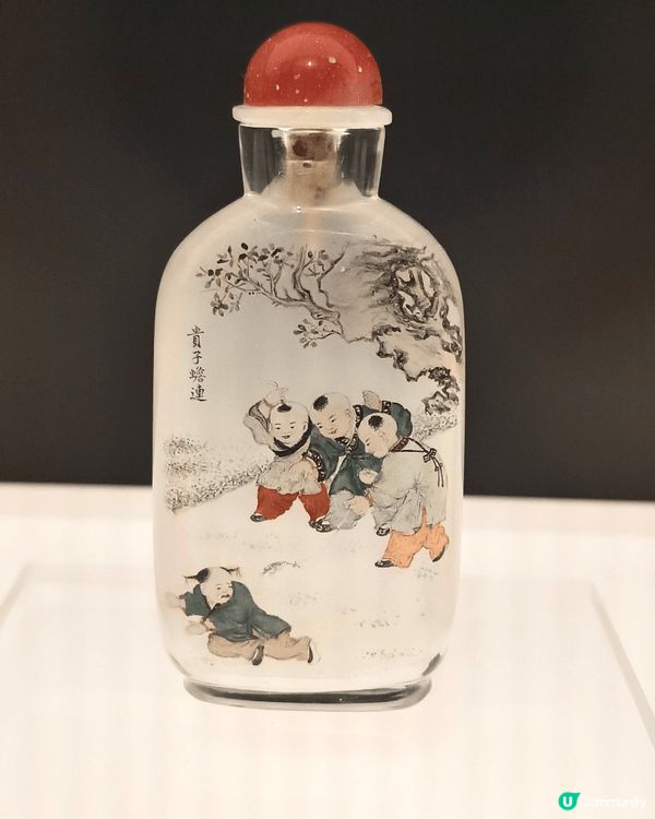 今天去香港藝術館看一個令我大開眼界的鼻煙壺展覽, 鼻煙壺雖僅...