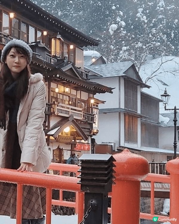 銀山溫泉冬季景色, 覆雪的木造建築群，配上溫泉熱氣，寧靜又詩...