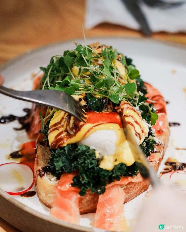 西環. 極簡純白風格.工作友善Cafe TGIF