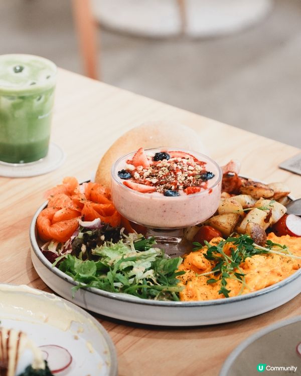 西環. 極簡純白風格.工作友善Cafe TGIF