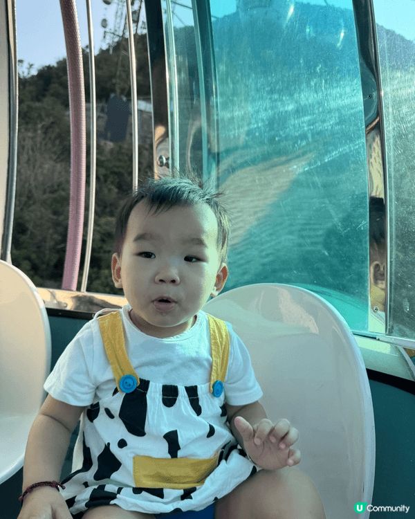 去海洋公園睇動物，仲坐左纜車，玩左好多機動遊戲