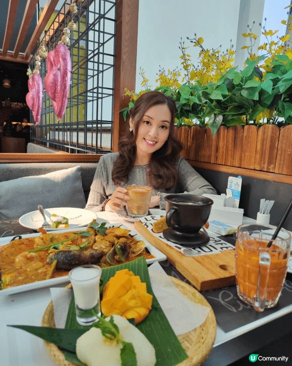 呢間餐廳有一個外面露天用餐區，環境幾舒服，空氣流通，坐喺外面...