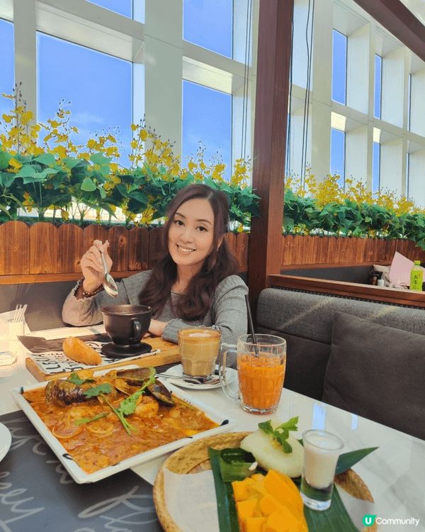 呢間餐廳有一個外面露天用餐區，環境幾舒服，空氣流通，坐喺外面...