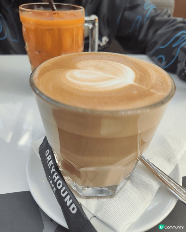 呢間餐廳有一個外面露天用餐區，環境幾舒服，空氣流通，坐喺外面...