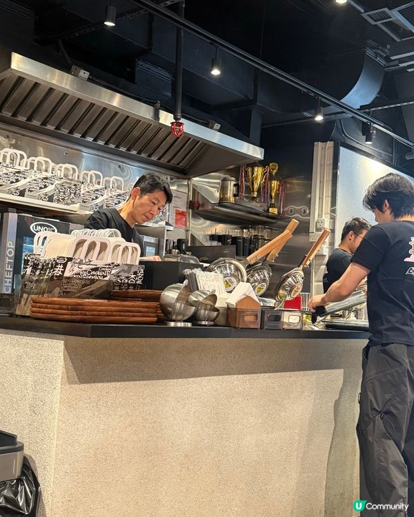 海味街中既菠蘿包雞蛋仔