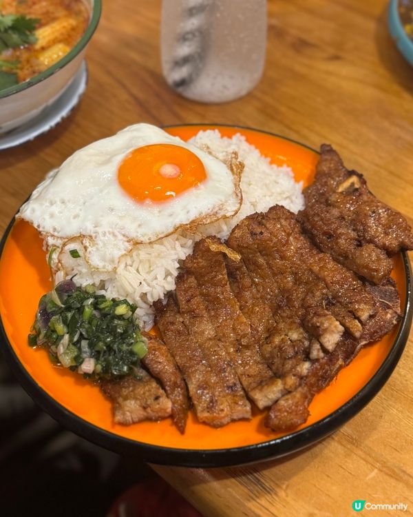 上環人氣泰越菜😋必食大大隻生炸雞髀🍗