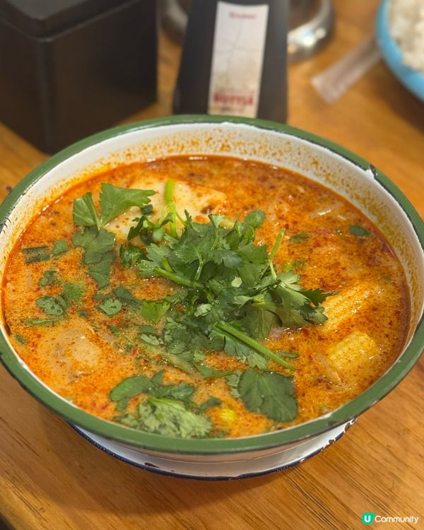 上環人氣泰越菜😋必食大大隻生炸雞髀🍗