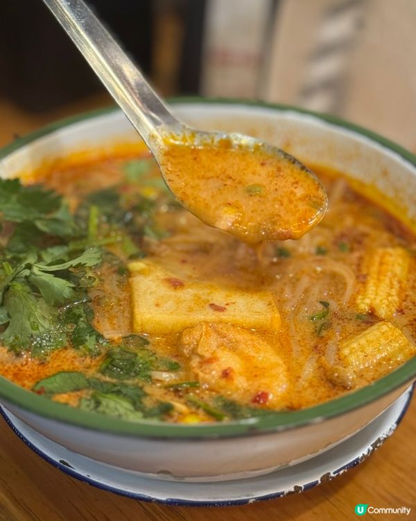 上環人氣泰越菜😋必食大大隻生炸雞髀🍗