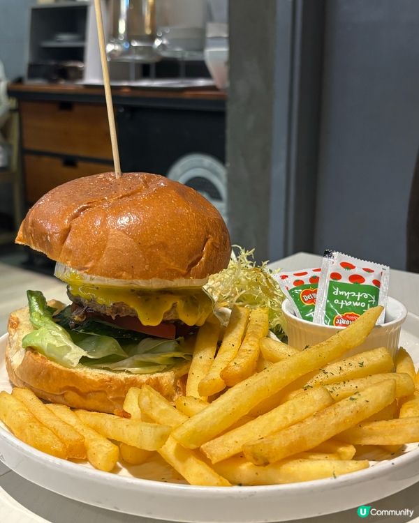 觀塘工廈樓上cafe搵食!🤤平靚正必食飛驒牛肉漢堡即😋