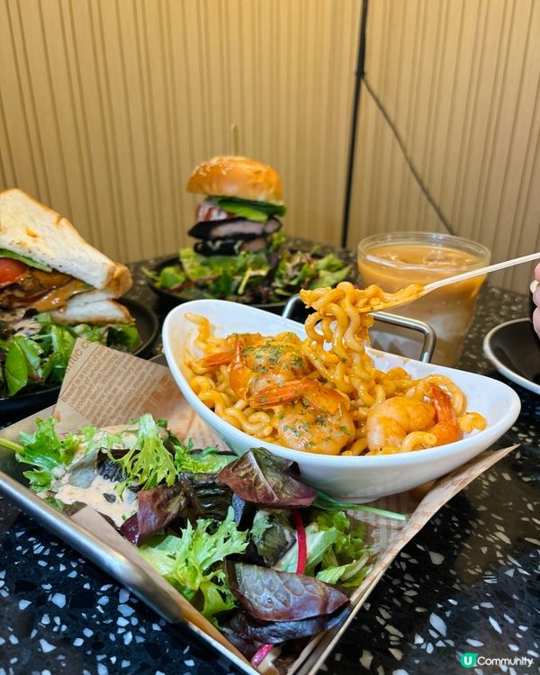 觀塘裕民坊水泥木系cafe☕️ 🩶