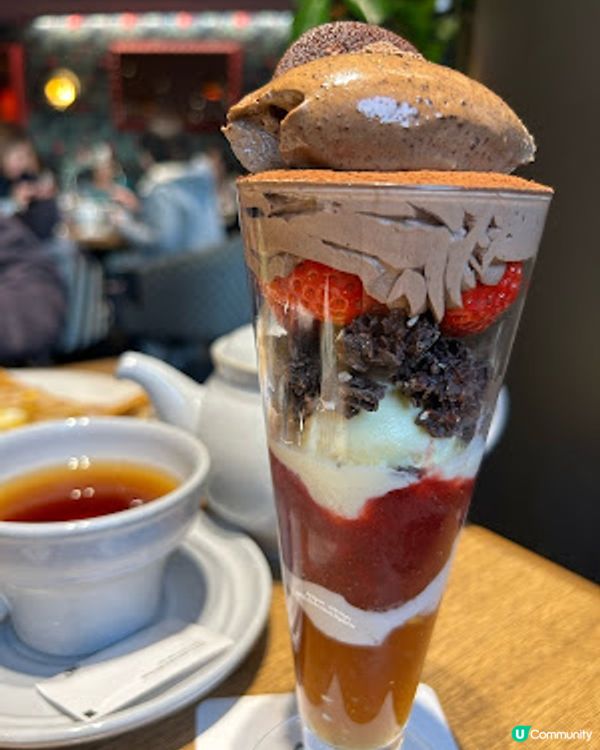 神戶 💕 期間限定。朱古力士多啤梨可可茶凍芭菲