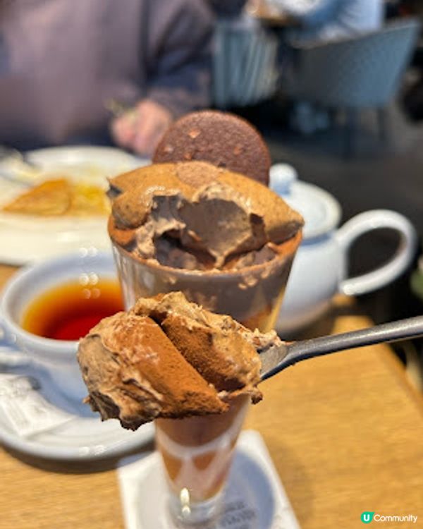 神戶 💕 期間限定。朱古力士多啤梨可可茶凍芭菲