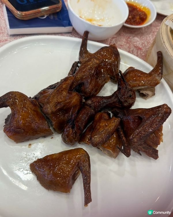 星期日一家人出街飲茶，傾吓偈享受家庭樂