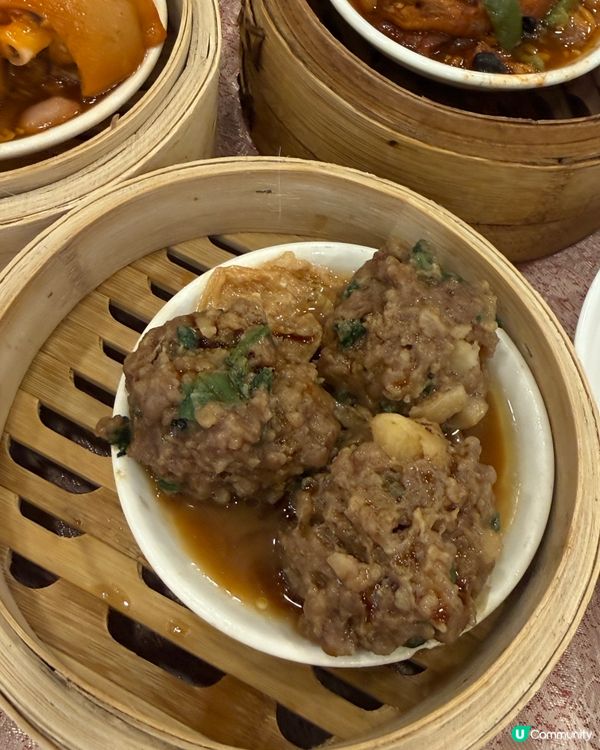 星期日一家人出街飲茶，傾吓偈享受家庭樂