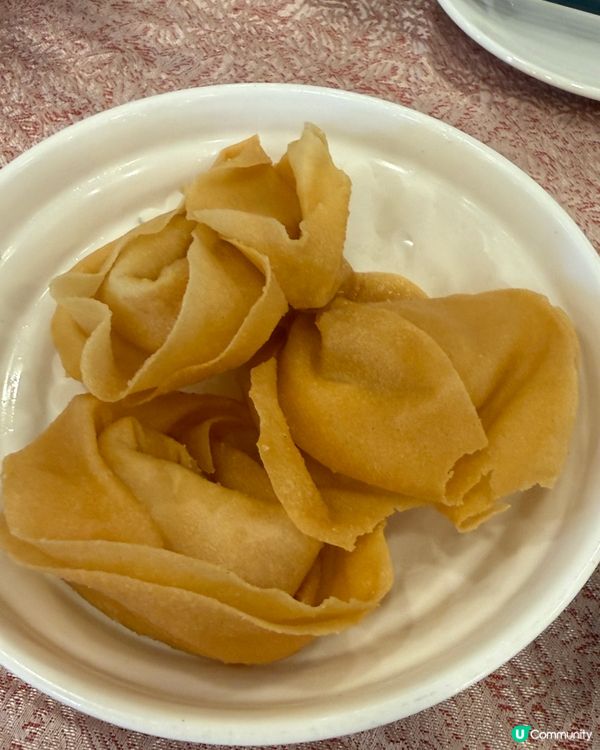 星期日一家人出街飲茶，傾吓偈享受家庭樂