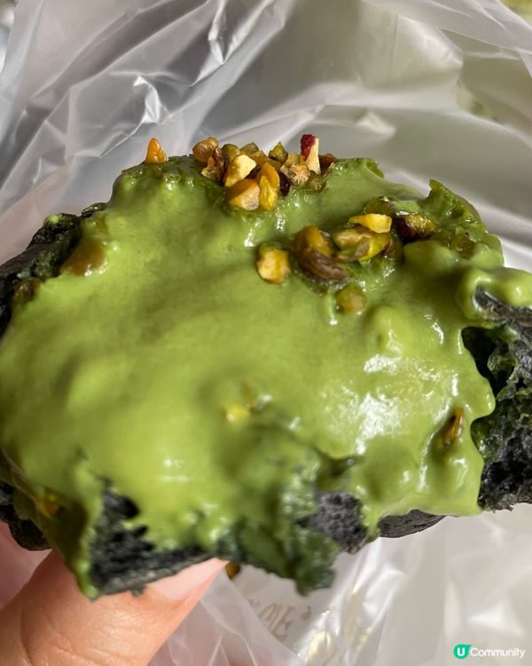 竹炭開心果布丁法包