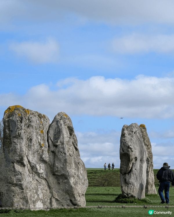 英國的Avebury, 係巨石陣既同鄉，但呢度可以任摸任攬d...