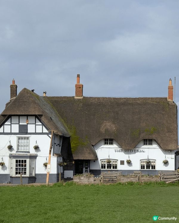 英國的Avebury, 係巨石陣既同鄉，但呢度可以任摸任攬d...