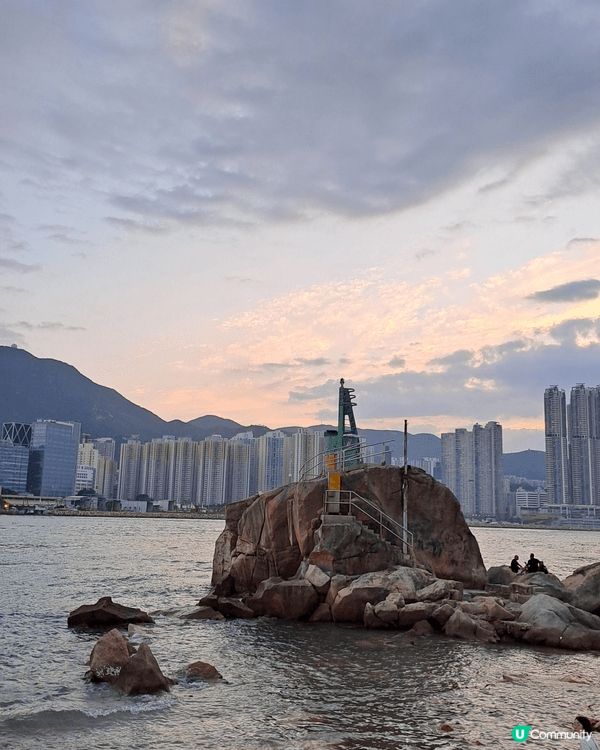 鯉魚門燈塔，馬環村的「天后古廟」，鯉魚金屬地標，鯉魚門牌坊。...