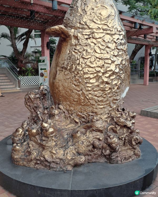 鯉魚門燈塔，馬環村的「天后古廟」，鯉魚金屬地標，鯉魚門牌坊。...